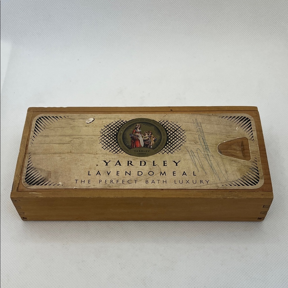 Yardley Lavendomeal Bath Luxury Box